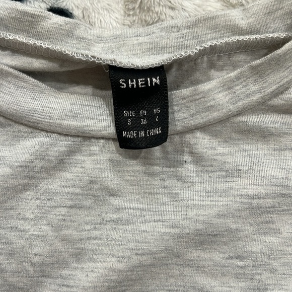 SHEIN women’s size small tshirt oversized - Picture 3 of 4